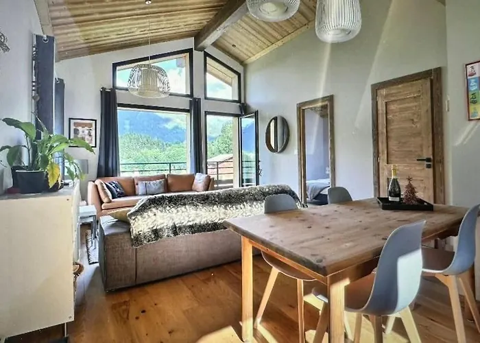 Stunning Apartment- Mountain Views Near Morzine