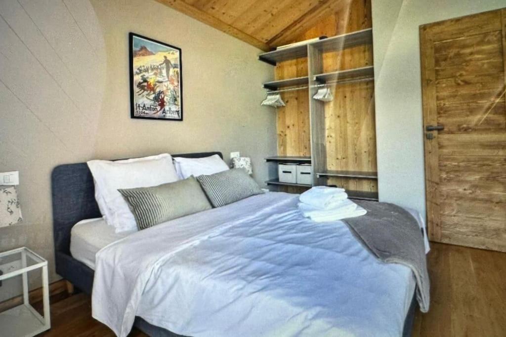 Stunning Apartment- Mountain Views Near Morzine Apartment